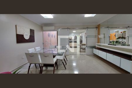 Casa à venda com 298m², 3 quartos e 6 vagasSala de Jantar