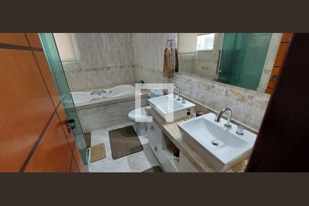 Casa à venda com 298m², 3 quartos e 6 vagasBanheiro