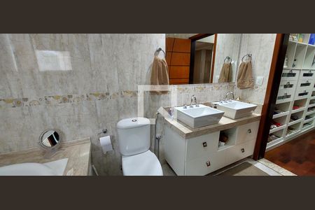 Casa à venda com 298m², 3 quartos e 6 vagasBanheiro