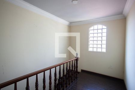 Casa à venda com 300m², 6 quartos e 4 vagas Casa à venda com 300m², 6 quartos e 4 vagasSala 2 - 2º andar