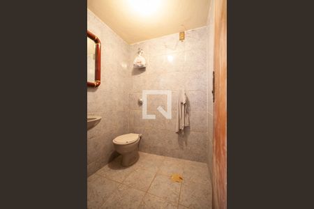 Casa à venda com 300m², 6 quartos e 4 vagas Casa à venda com 300m², 6 quartos e 4 vagasBanheiro de serviço