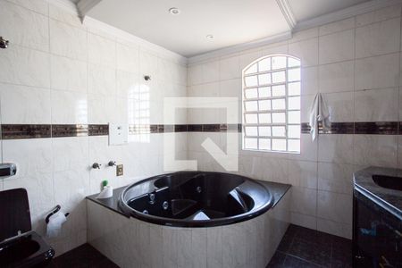 Casa à venda com 300m², 6 quartos e 4 vagas Casa à venda com 300m², 6 quartos e 4 vagasBanheiro Suíte 2 - 2º andar