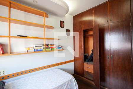 Casa à venda com 300m², 6 quartos e 4 vagas Casa à venda com 300m², 6 quartos e 4 vagasQuarto 2 - 1º andar