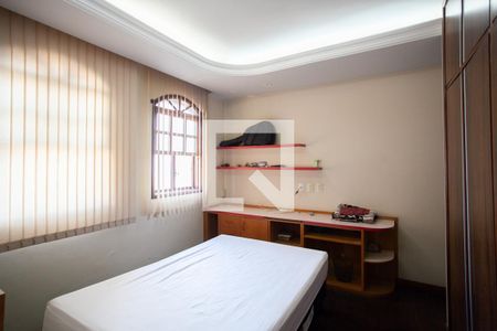 Casa à venda com 300m², 6 quartos e 4 vagas Casa à venda com 300m², 6 quartos e 4 vagasQuarto 1 - 1º andar