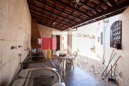 Casa à venda com 300m², 6 quartos e 4 vagas Casa à venda com 300m², 6 quartos e 4 vagasÁrea de Serviço