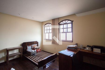 Casa à venda com 300m², 6 quartos e 4 vagas Casa à venda com 300m², 6 quartos e 4 vagasQuarto 3 - 2º andar