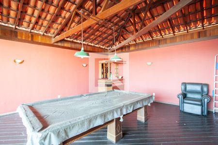 Casa à venda com 300m², 6 quartos e 4 vagas Casa à venda com 300m², 6 quartos e 4 vagasEspaço de Jogos