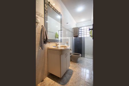 Casa à venda com 300m², 6 quartos e 4 vagas Casa à venda com 300m², 6 quartos e 4 vagasBanheiro Social - 1º andar