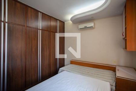 Casa à venda com 300m², 6 quartos e 4 vagas Casa à venda com 300m², 6 quartos e 4 vagasQuarto 1 - 1º andar