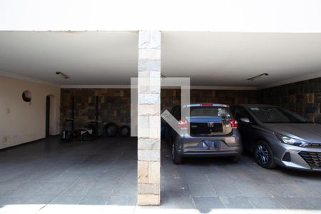 Casa à venda com 300m², 6 quartos e 4 vagas Casa à venda com 300m², 6 quartos e 4 vagasGaragem