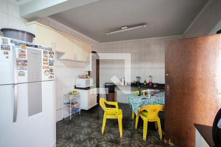 Casa à venda com 300m², 6 quartos e 4 vagas Casa à venda com 300m², 6 quartos e 4 vagasCozinha