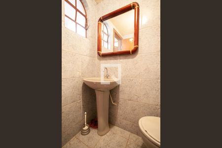 Casa à venda com 300m², 6 quartos e 4 vagas Casa à venda com 300m², 6 quartos e 4 vagasBanheiro de serviço