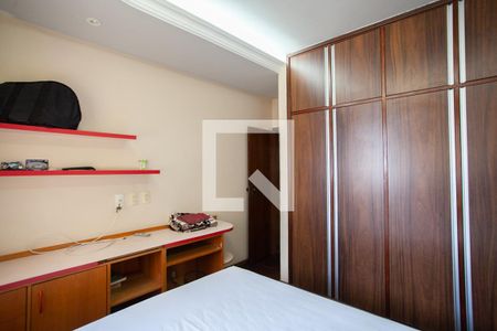 Casa à venda com 300m², 6 quartos e 4 vagas Casa à venda com 300m², 6 quartos e 4 vagasQuarto 1 - 1º andar