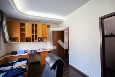 Casa à venda com 300m², 6 quartos e 4 vagas Casa à venda com 300m², 6 quartos e 4 vagasSuíte 1 - 1º andar