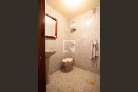 Casa à venda com 300m², 6 quartos e 4 vagas Casa à venda com 300m², 6 quartos e 4 vagasBanheiro de serviço