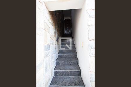 Casa à venda com 300m², 6 quartos e 4 vagas Casa à venda com 300m², 6 quartos e 4 vagasEntrada da Casa