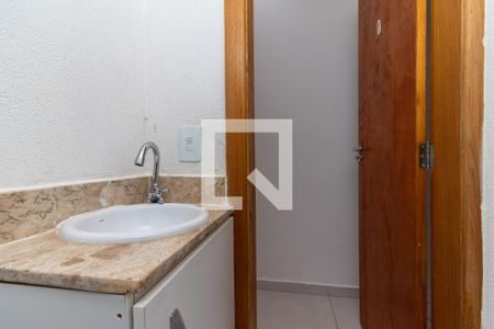 Lavabo de casa de condomínio para alugar com 2 quartos, 84m² em Itaquera, São Paulo