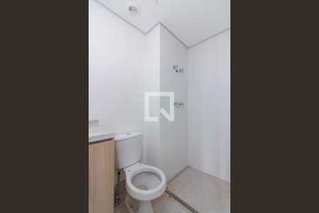 banheiro de kitnet/studio para alugar com 1 quarto, 31m² em Sumarezinho, São Paulo