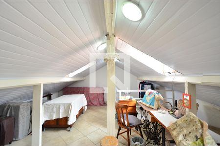 Casa de condomínio à venda com 160m², 3 quartos e 2 vagasSotão