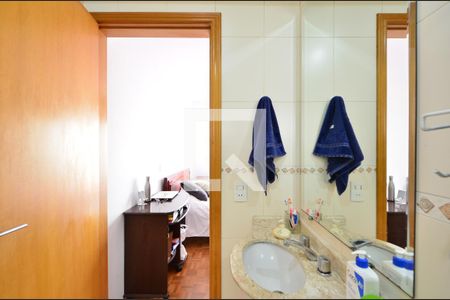 Casa de condomínio à venda com 160m², 3 quartos e 2 vagasBanheiro da Suíte 