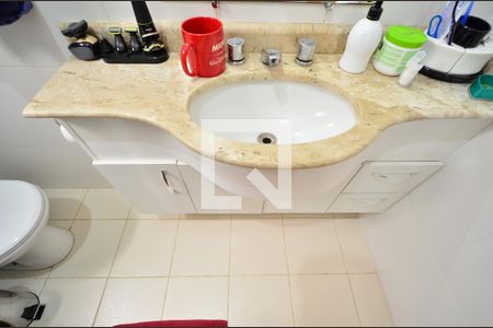 Casa de condomínio à venda com 160m², 3 quartos e 2 vagasBanheiro Social