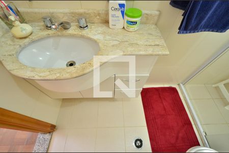 Casa de condomínio à venda com 160m², 3 quartos e 2 vagasBanheiro da Suíte 