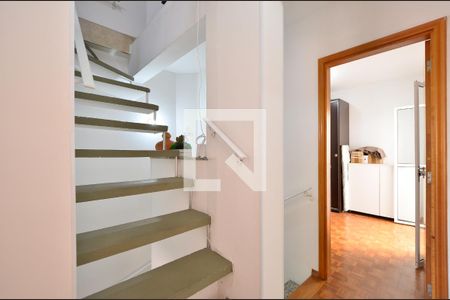 Casa de condomínio à venda com 160m², 3 quartos e 2 vagasHall