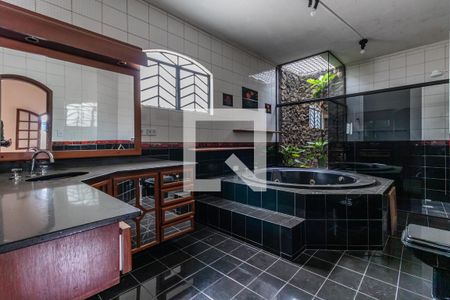 Casa à venda com 339m², 3 quartos e 4 vagasBanheiro da Suíte