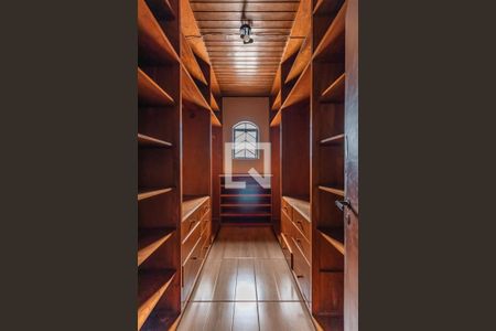 Casa à venda com 339m², 3 quartos e 4 vagasSuíte