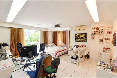 Casa de condomínio à venda com 290m², 4 quartos e 1 vagaEscritório