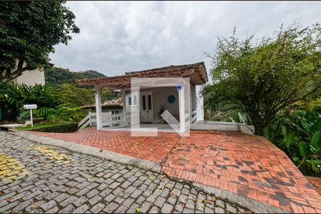 Casa de condomínio à venda com 290m², 4 quartos e 1 vagaFachada