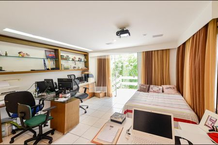 Casa de condomínio à venda com 290m², 4 quartos e 1 vagaEscritório