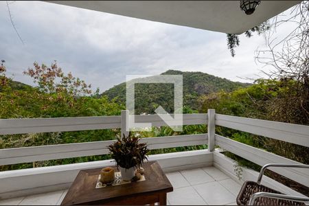 Casa de condomínio à venda com 290m², 4 quartos e 1 vagaSala