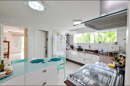 Casa de condomínio à venda com 290m², 4 quartos e 1 vagaCozinha