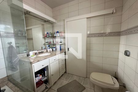 Casa à venda com 300m², 5 quartos e 2 vagasBanheiro da Suíte