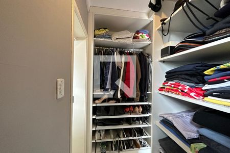 Casa à venda com 300m², 5 quartos e 2 vagasCloset da suíte