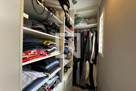 Casa à venda com 300m², 5 quartos e 2 vagasCloset da suíte