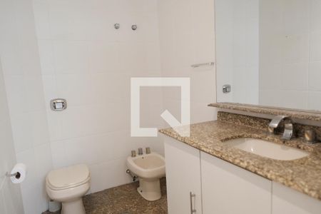 Banheiro da Suíte 1 de apartamento para alugar com 3 quartos, 156m² em Vila Madalena, São Paulo