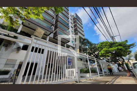 Apartamento à venda com 94m², 4 quartos e 2 vagasFachada