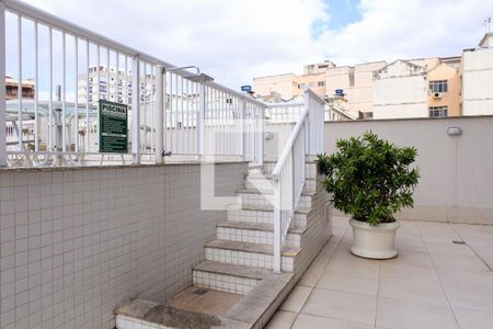 Apartamento à venda com 94m², 4 quartos e 2 vagas Apartamento à venda com 94m², 4 quartos e 2 vagasÁrea Comum - Piscina