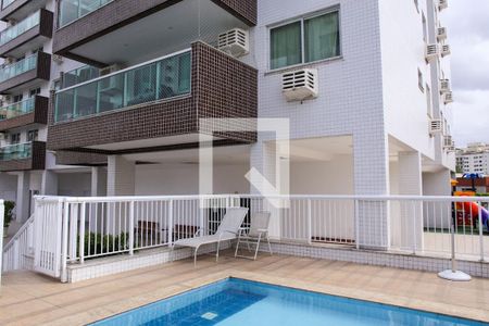 Apartamento à venda com 94m², 4 quartos e 2 vagas Apartamento à venda com 94m², 4 quartos e 2 vagasÁrea Comum - Piscina