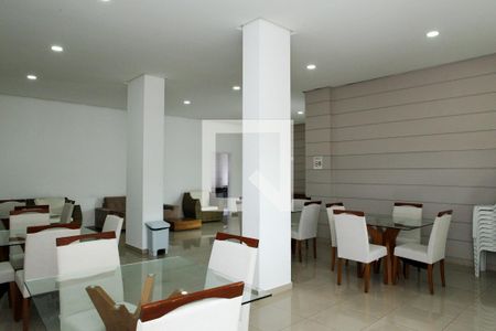 Apartamento à venda com 94m², 4 quartos e 2 vagas Apartamento à venda com 94m², 4 quartos e 2 vagasÁrea Comum - Salão de Festas 2
