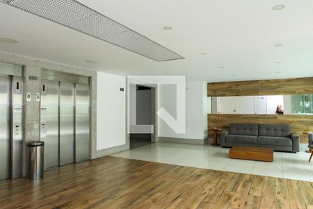 Apartamento à venda com 94m², 4 quartos e 2 vagas Apartamento à venda com 94m², 4 quartos e 2 vagasÁrea Comum - Portaria