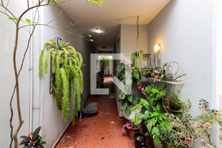 Casa à venda com 278m², 4 quartos e 4 vagasCorredor