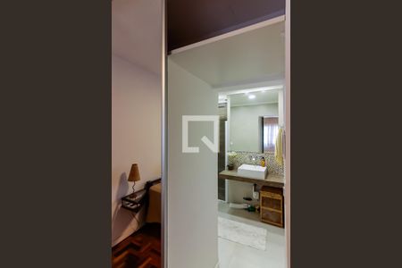 Casa à venda com 278m², 4 quartos e 4 vagasBanheiro da Suíte 2