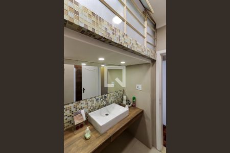 Casa à venda com 278m², 4 quartos e 4 vagasBanheiro Social