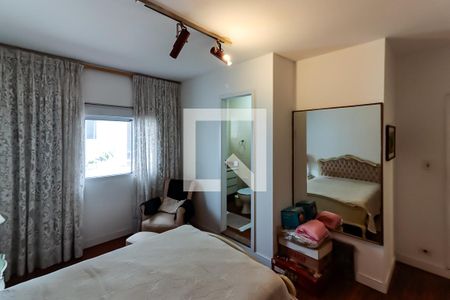 Casa à venda com 278m², 4 quartos e 4 vagasSuíte 1