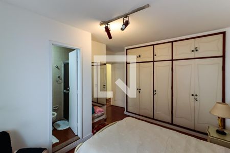 Casa à venda com 278m², 4 quartos e 4 vagasSuíte 1