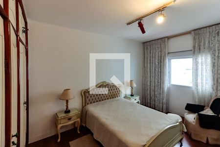 Casa à venda com 278m², 4 quartos e 4 vagasSuíte 1