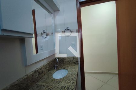 Casa para alugar com 225m², 5 quartos e 2 vagasBanheiro Social